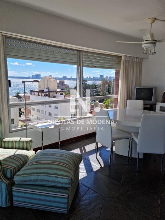 Departamento con vista al mar de 3 dormitorios en