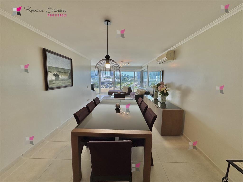 Exclusivo apartamento 3 Dormitorios mas serv ,