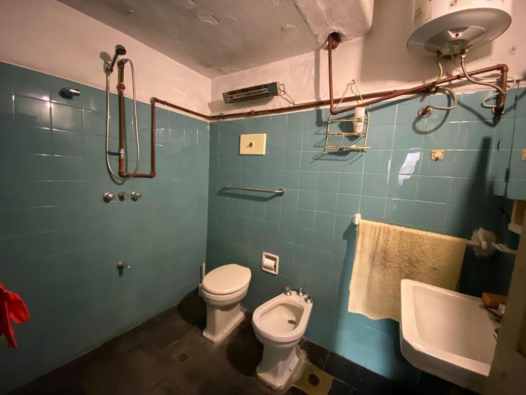 Venta apartamento de 4 dormitorios y 2 locales comerciales