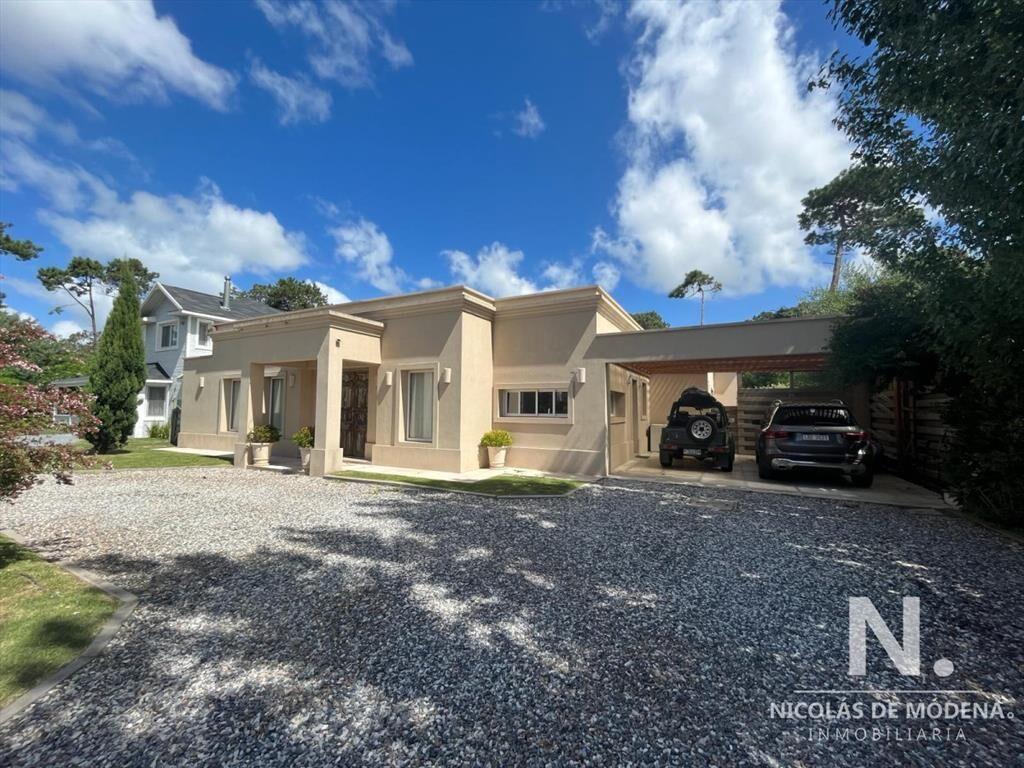 Casa en Venta de 4 dormitorios en Barrio Privado La Arbolad
