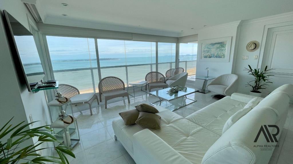 Apartamento en venta de 5 dormitorios c/ cocheras en Pla...