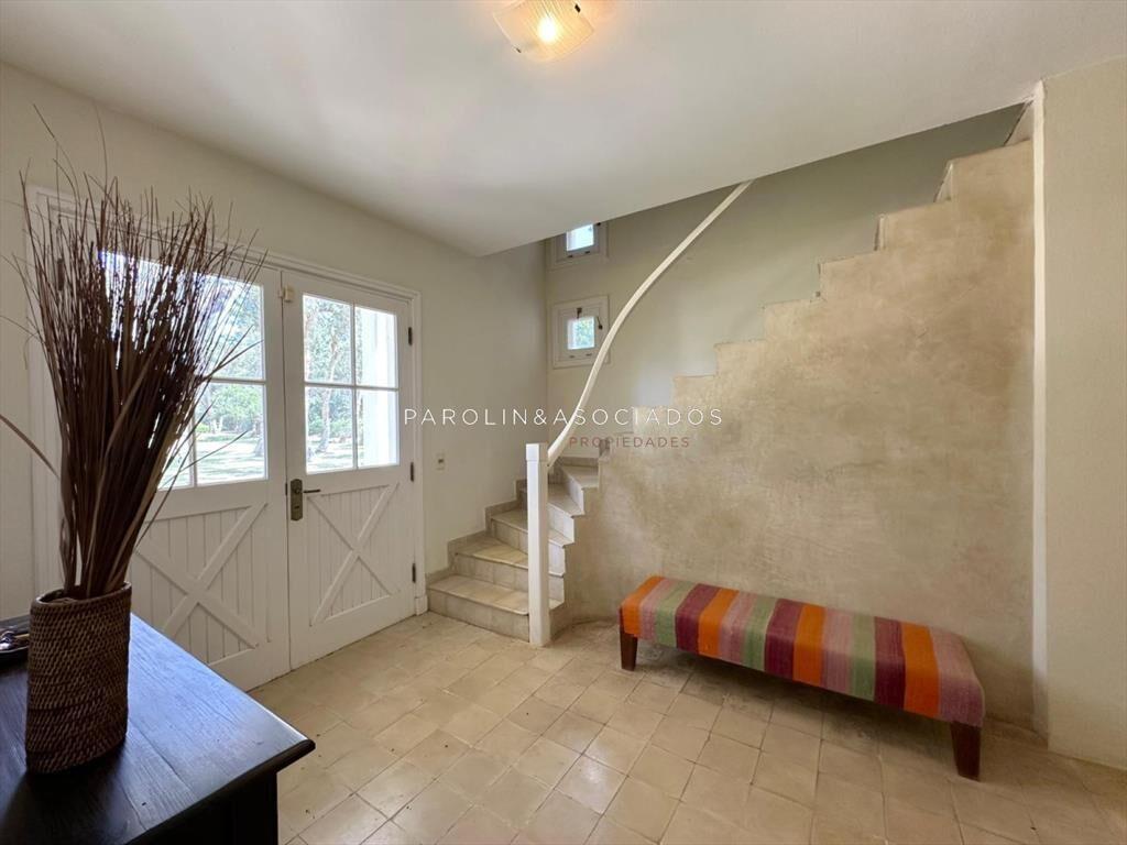 Excelente Casa de 5 Suites en Laguna Blanca