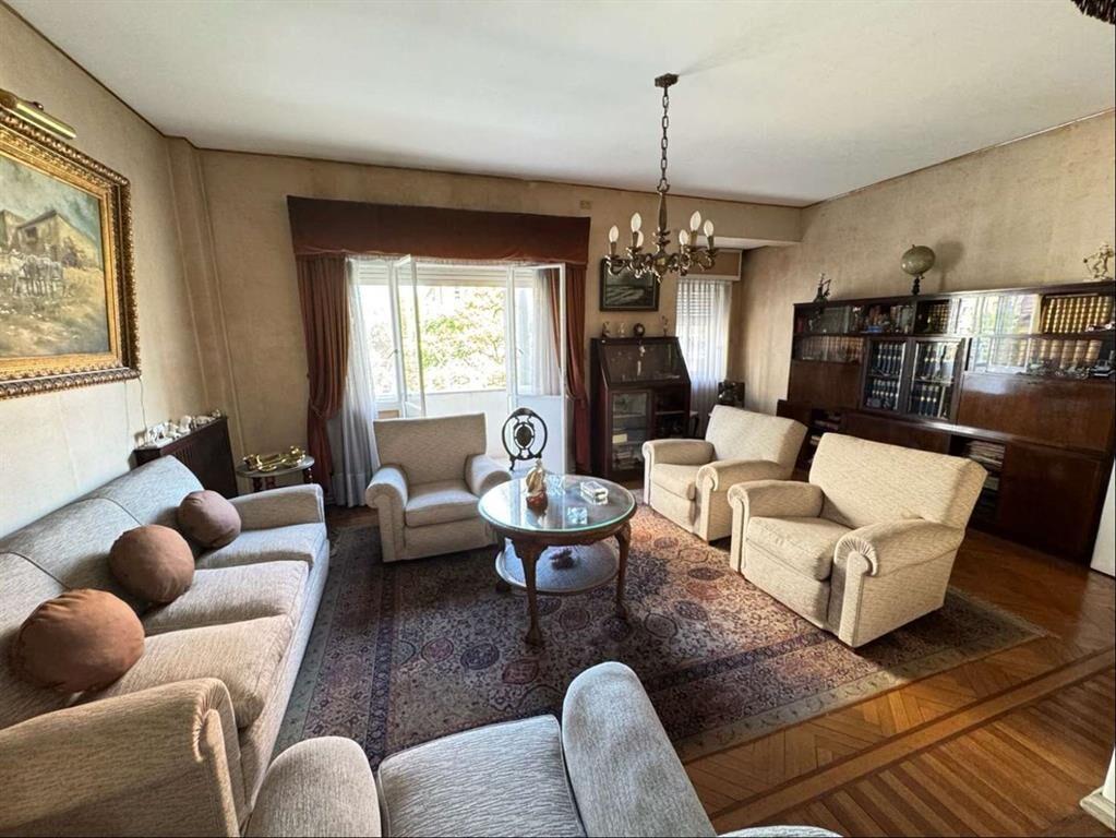 Exclusivo Apartamento Clásico en Av. 18 de Julio: Luminosid