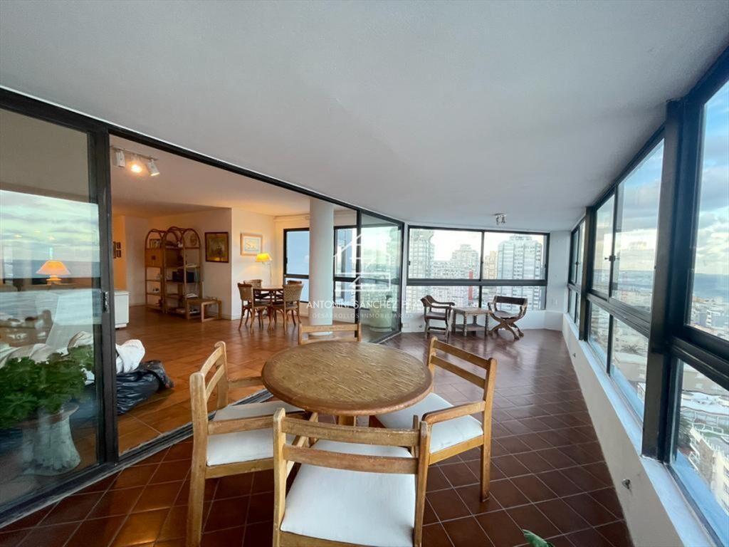 Apartamento en torre de categoría