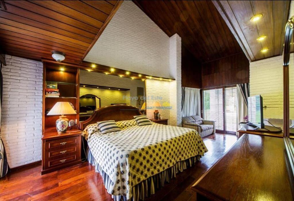 ESPECTACULAR CASA PUNTA DEL ESTE