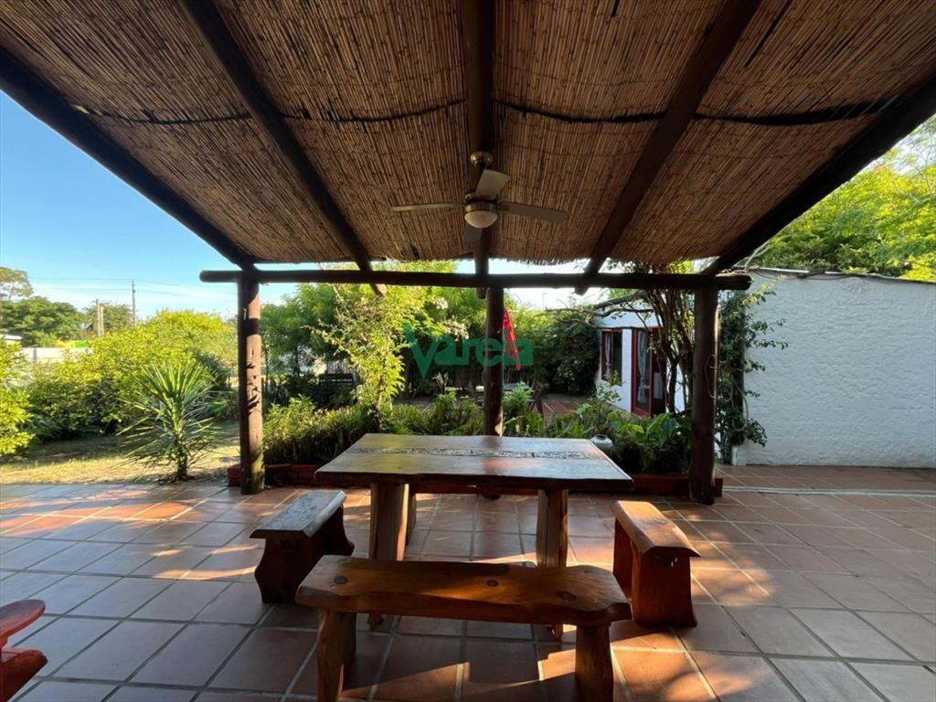 Casa de 3 dormitorios y 2 baños en La Floresta