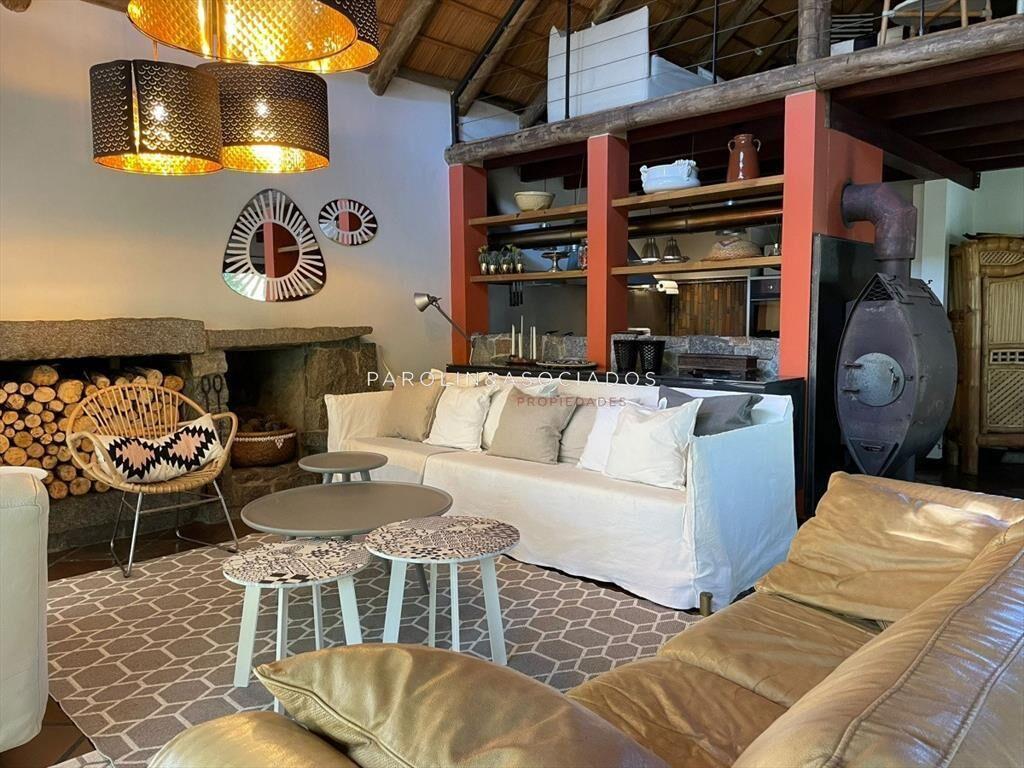 CASA DE 2 DORMITOTIORIOS EN MONTOYA LA BARRA PUNTA DEL ESTE