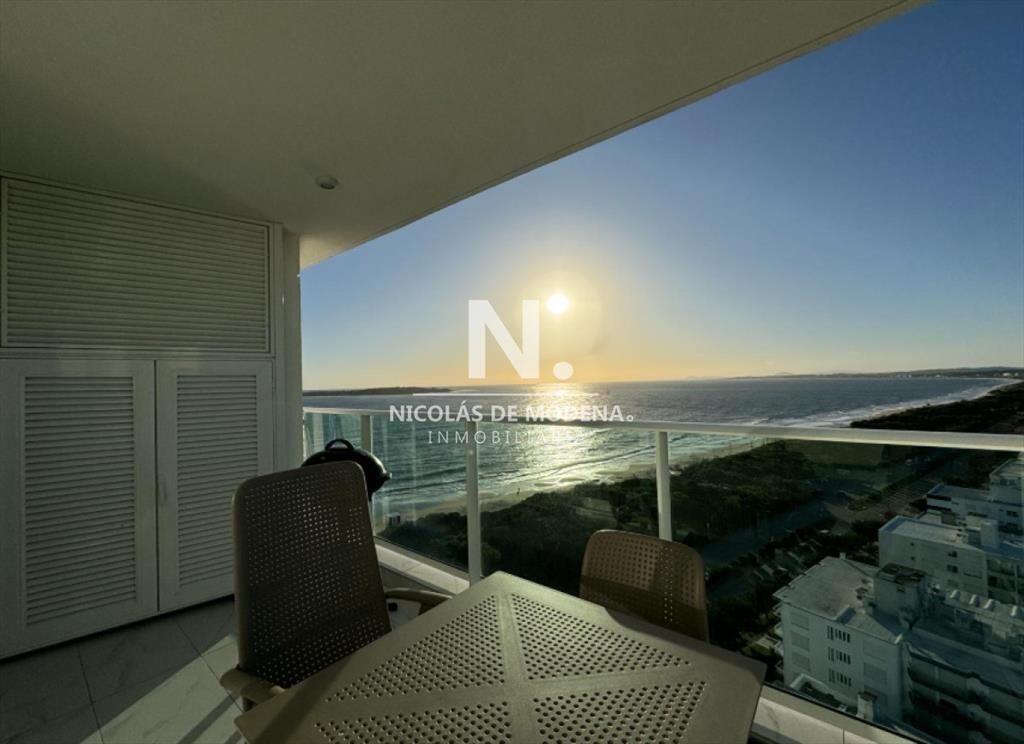 En venta impecable apartamento de 2 dormitorios