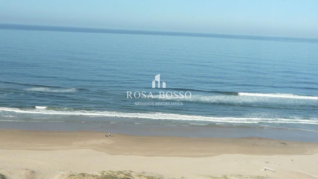 Apartamento en Brava, 3 dormitorios *
