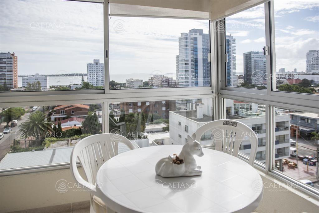 Vende apartamento de 2 dormitorios en Brava Punta del Este