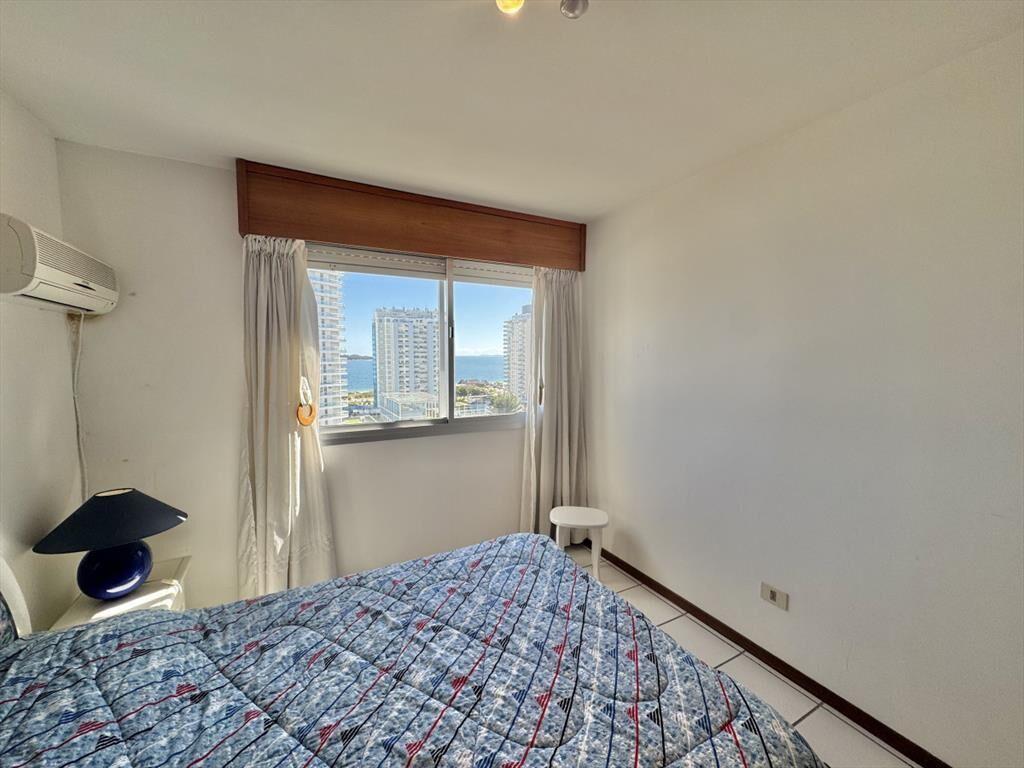 PENT-HOUSE EN VENTA DE 2 DORMITORIOS Y PARRILLERO