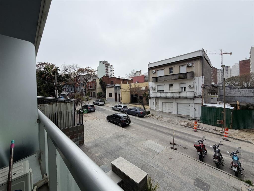 Alquiler monoambiente con terraza en Pocitos