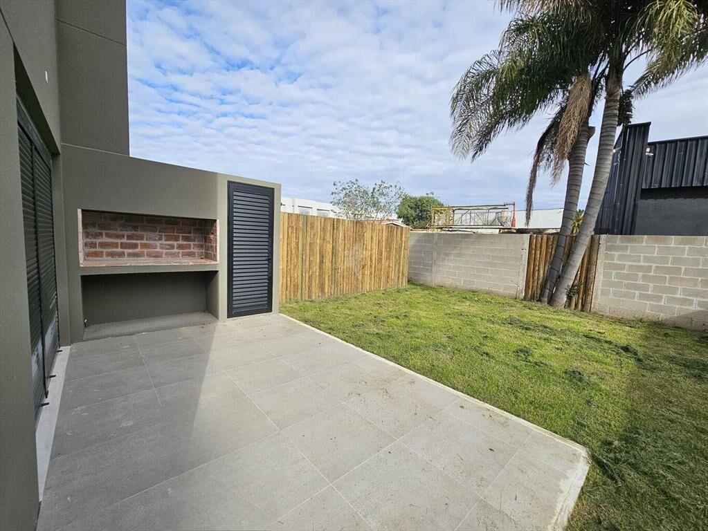 VENTA CARRASCO CASA 3 DORM - GGE- PATIO - PARRILLERO
