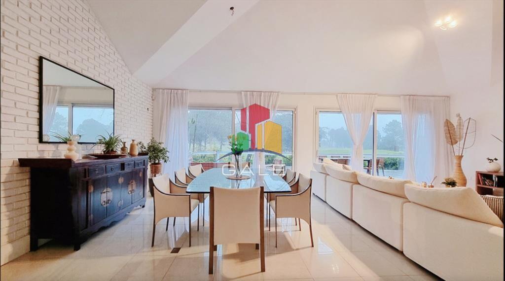 En venta espectacular casa de 5 dormitorios en