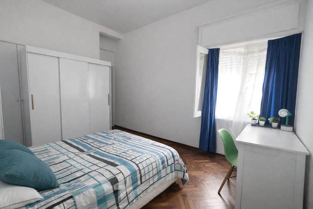 Venta apartamento 3 dormitorios con patio. Tres Cruces- Alq
