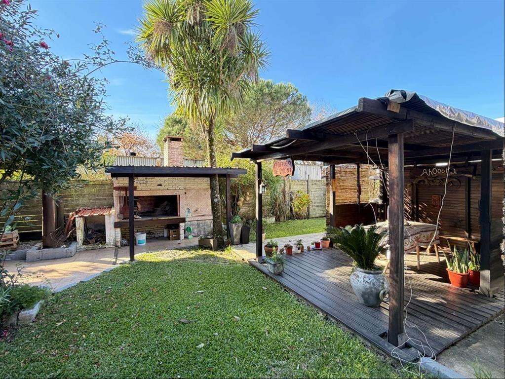 Venta de Cabaña - 4 dormitorios - Piscina - Parque del Plat