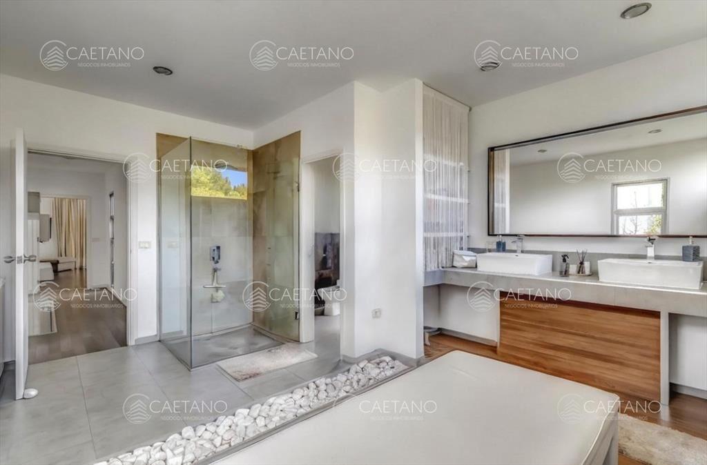 Venta casa 5 dormitorios. Playa brava, Punta del Este.