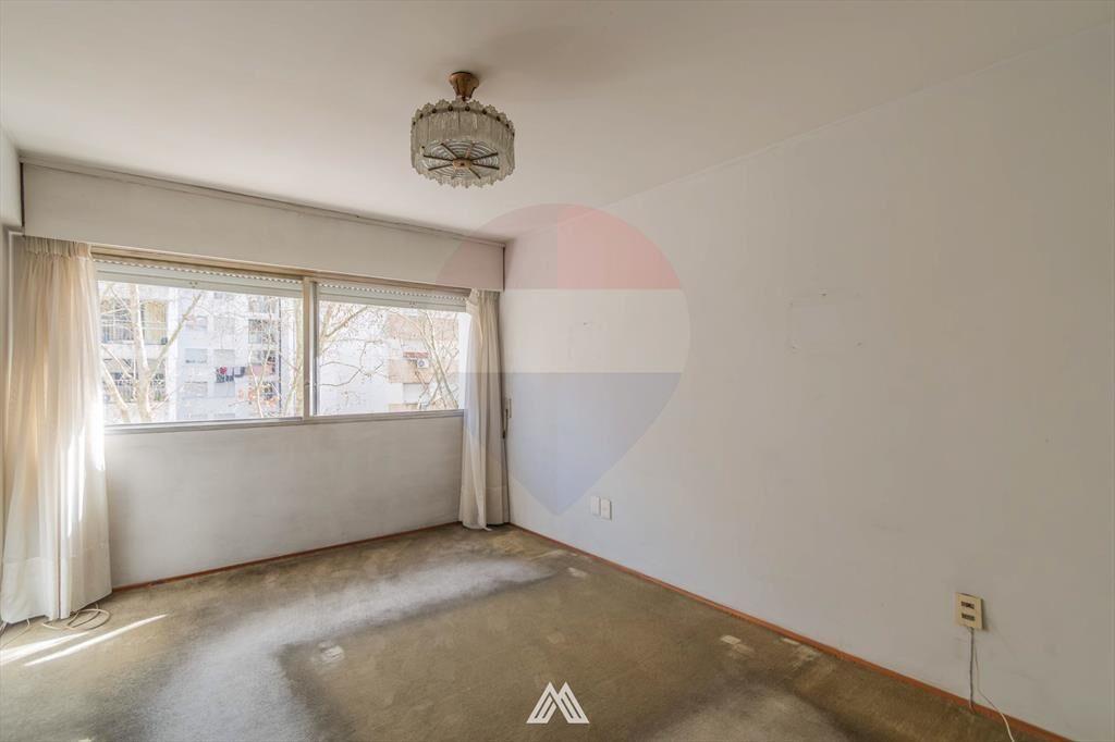 VENTA POCITOS, 3 dormitorios 3 baños Gge luminoso