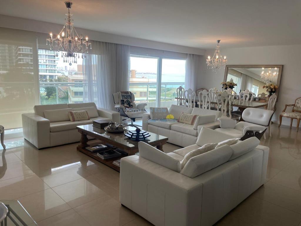 Apartamento en Venta de 3 dormitorios en Punta ,