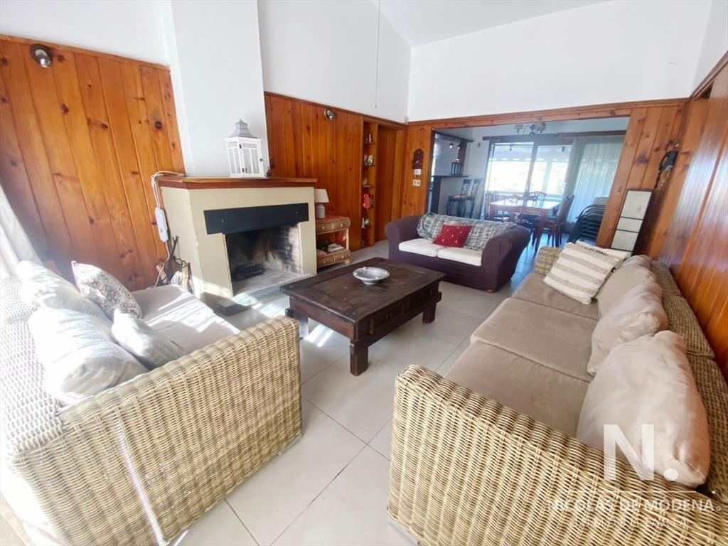 CASA EN VENTA DE 6 DORMITORIOS, PINARES PUNTA DEL ESTE