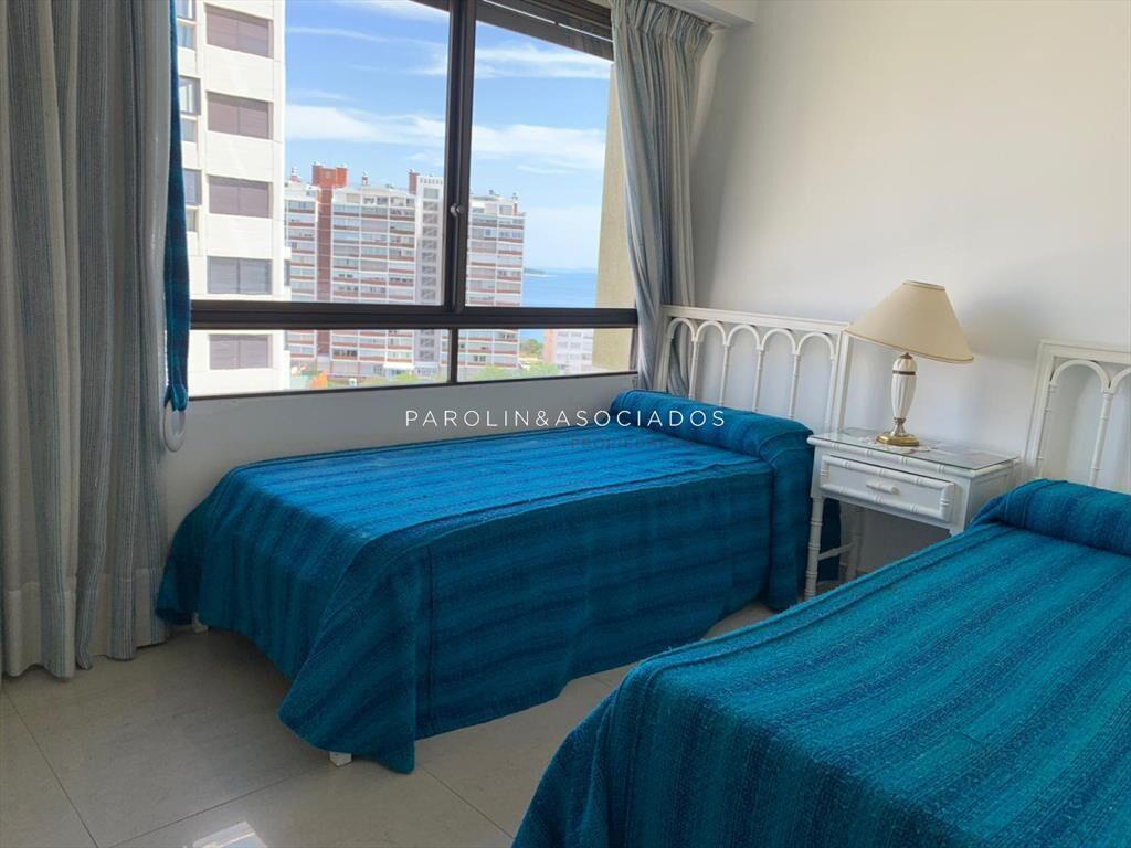 Apartamento en venta de 3 dormitorios en Center,