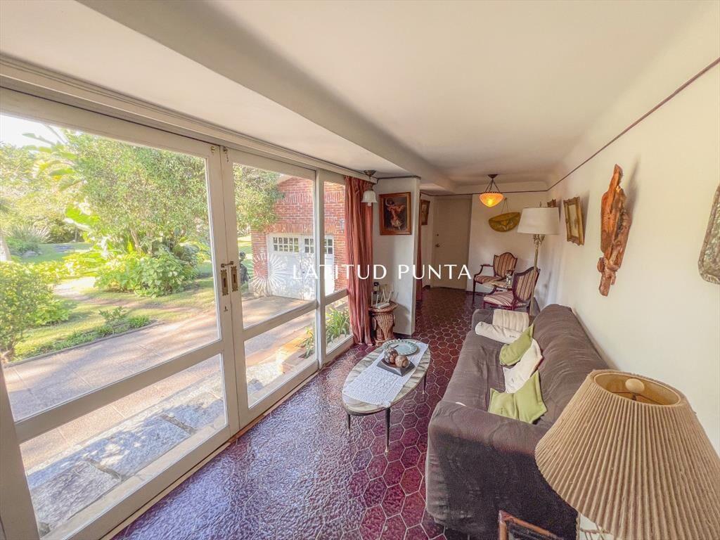 Casa entre Roosevelt y la mansa a la venta.