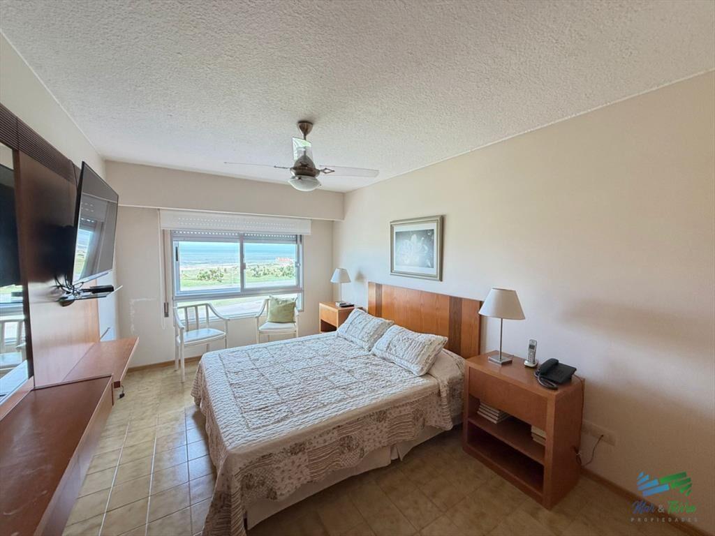 En venta apartamento 2 dormitorios vista al mar