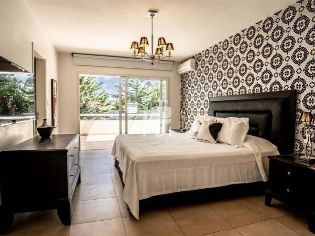 Casa en venta 4 DORMITORIOS - Ref : PBI12057