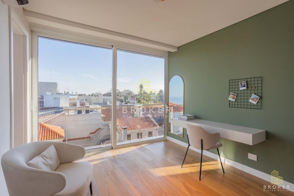 Apartamento en Rambla de Carrasco 4 dormitorios 5