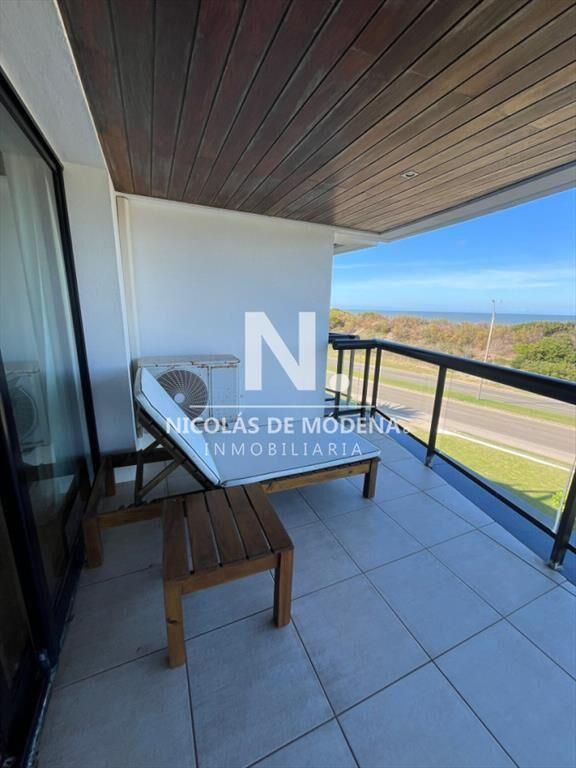 En venta apartamento en Rincon del Indio, Punta 2