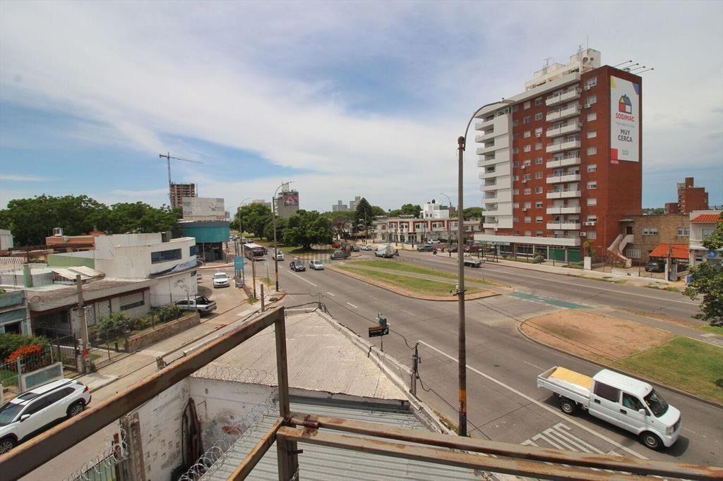 VENTA 2 CASAS, LOCAL COMERCIAL Y ESTACIONAMIENTO SOBRE AVEN
