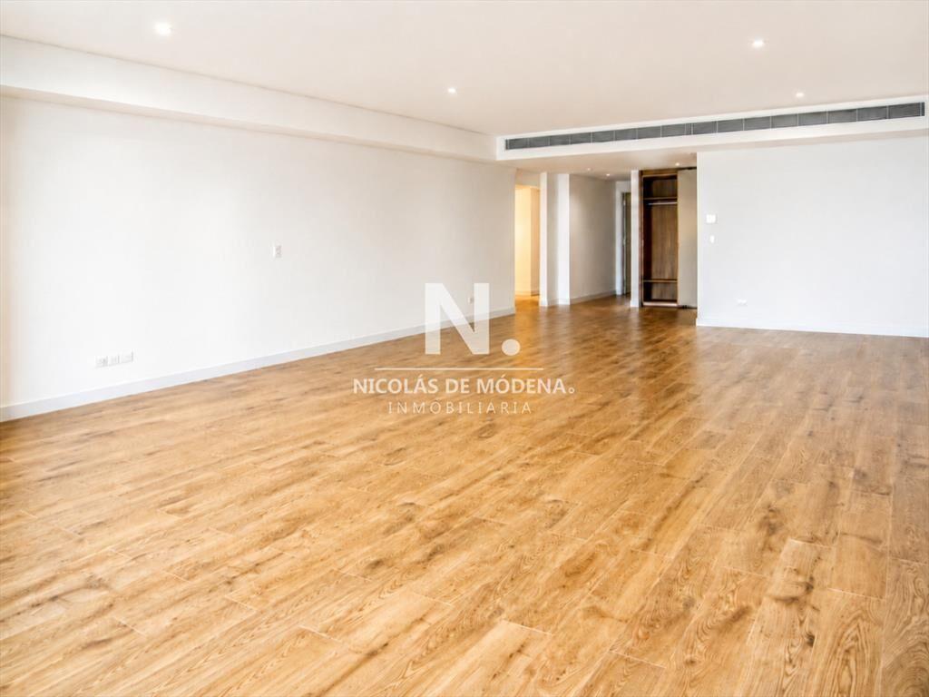 Apartamento de 4 dormitorios en venta en Trump