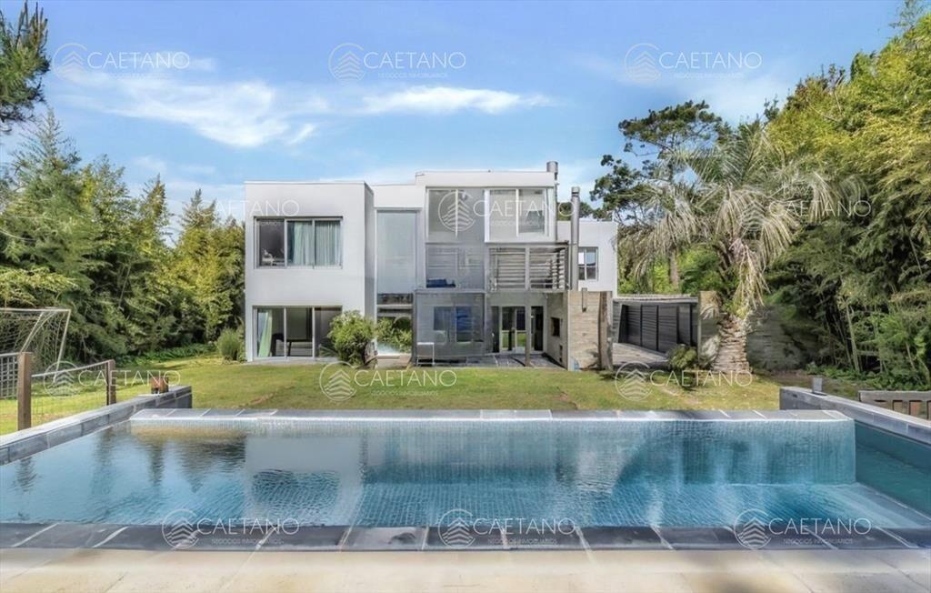 Venta casa 5 dormitorios. Playa brava, Punta del Este.