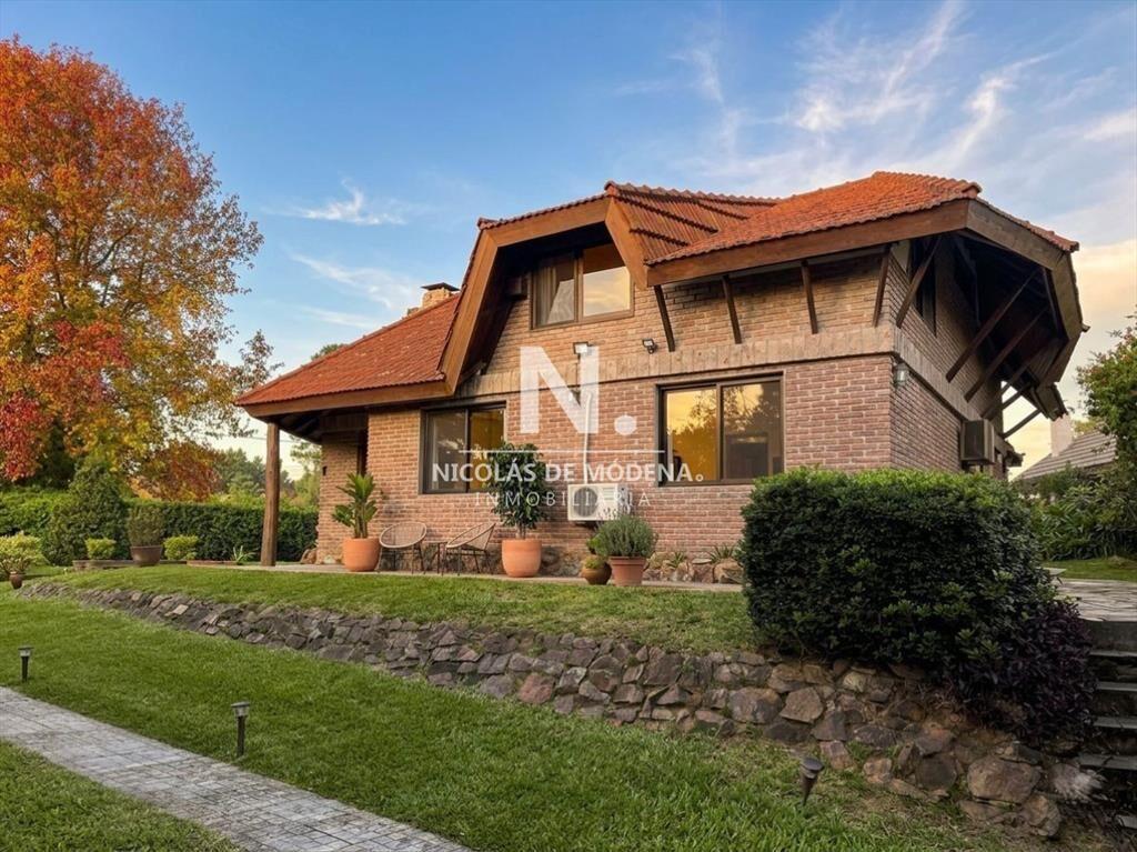 CASA EN VENTA EN PINARES
