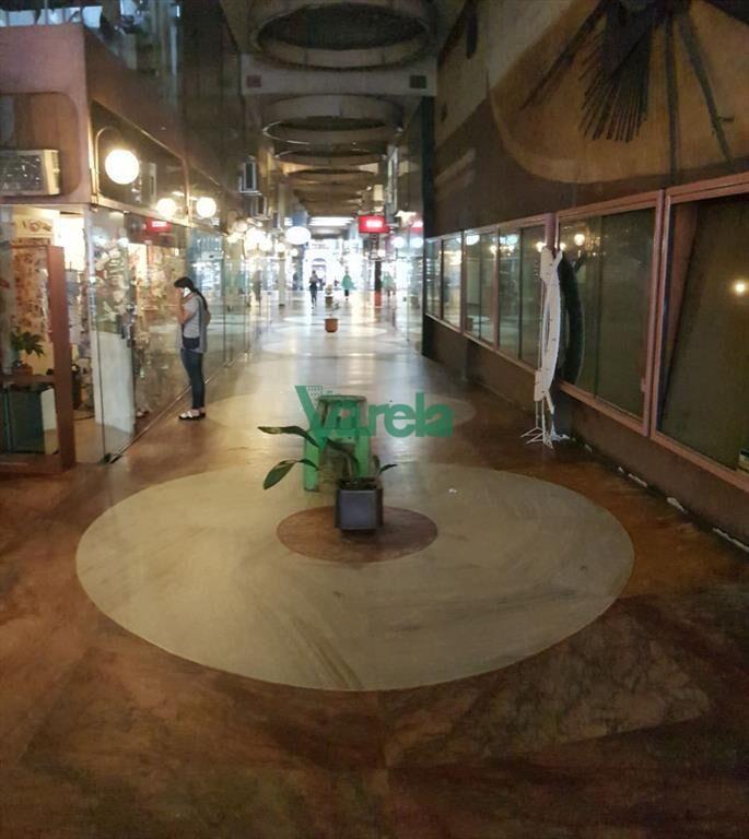 Muy buen edificio de oficinas en Galeria