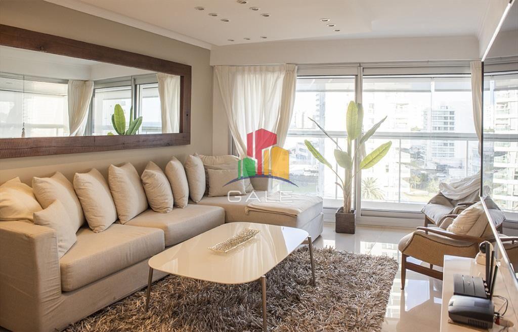 Vende apartamento de 2 dormitorios esquinero en