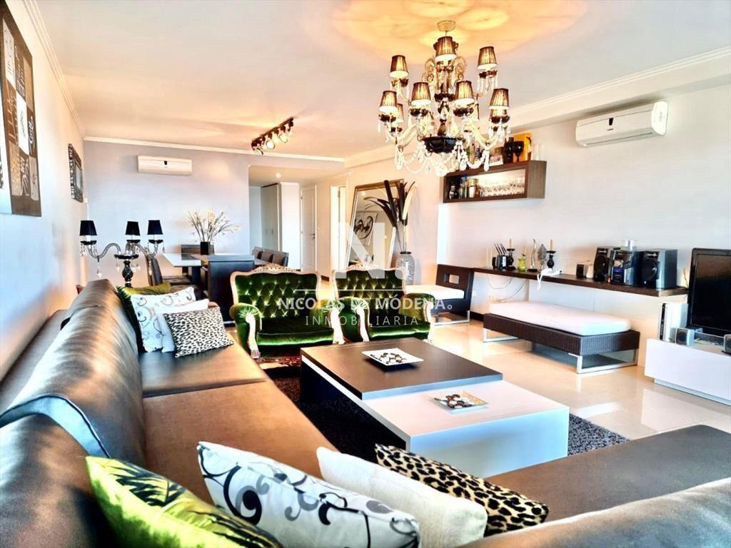 Apartamento en Torre Lobos frente a Playa Brava,