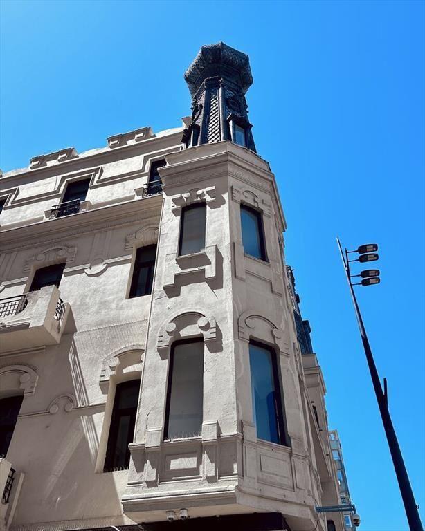 VENTA EDIFICIO TRES PISOS DE OFICINA EN 18 DE JULIO