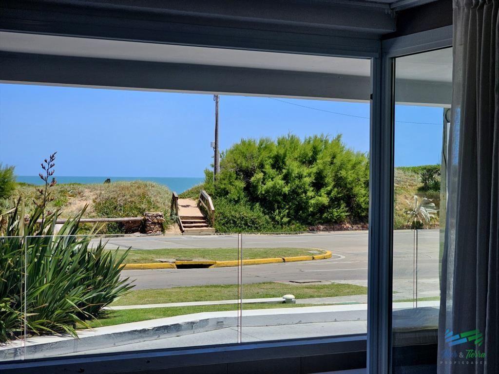 Venta de apartamento en primera línea sobre de 3