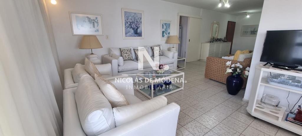Apartamento en peninsula de 2 dormitorios en venta.