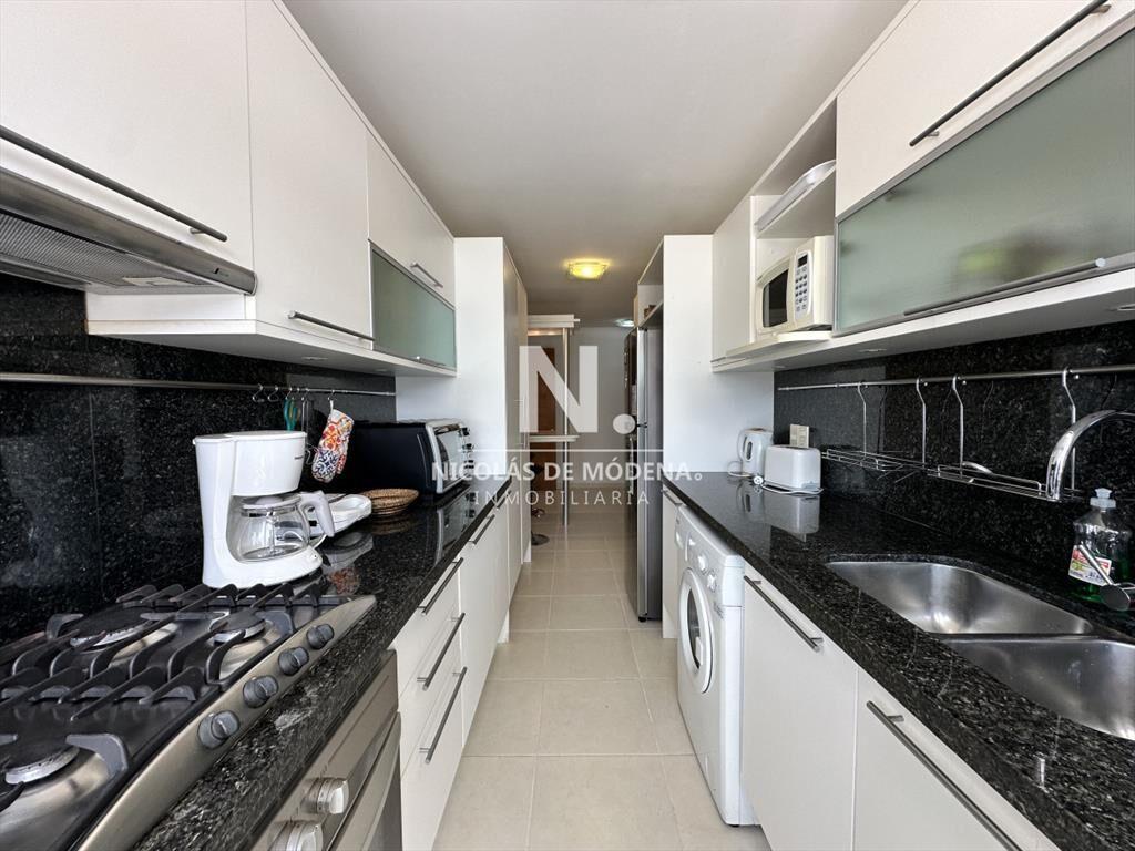Vende apartamento de 3 dormitorios en Seasons del