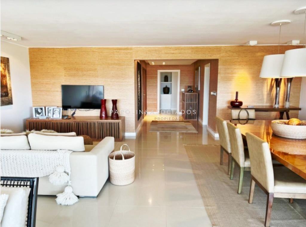 Apartamento en venta de 3 dormitorios + en Punta