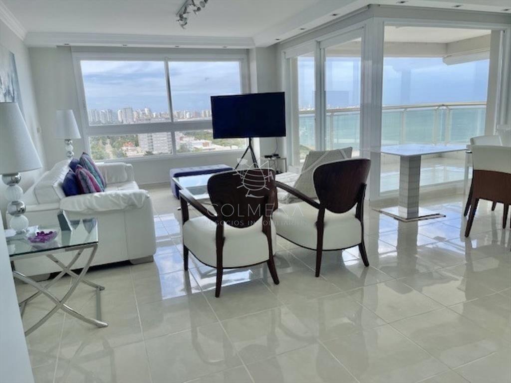 Apartamento en torre de categoría