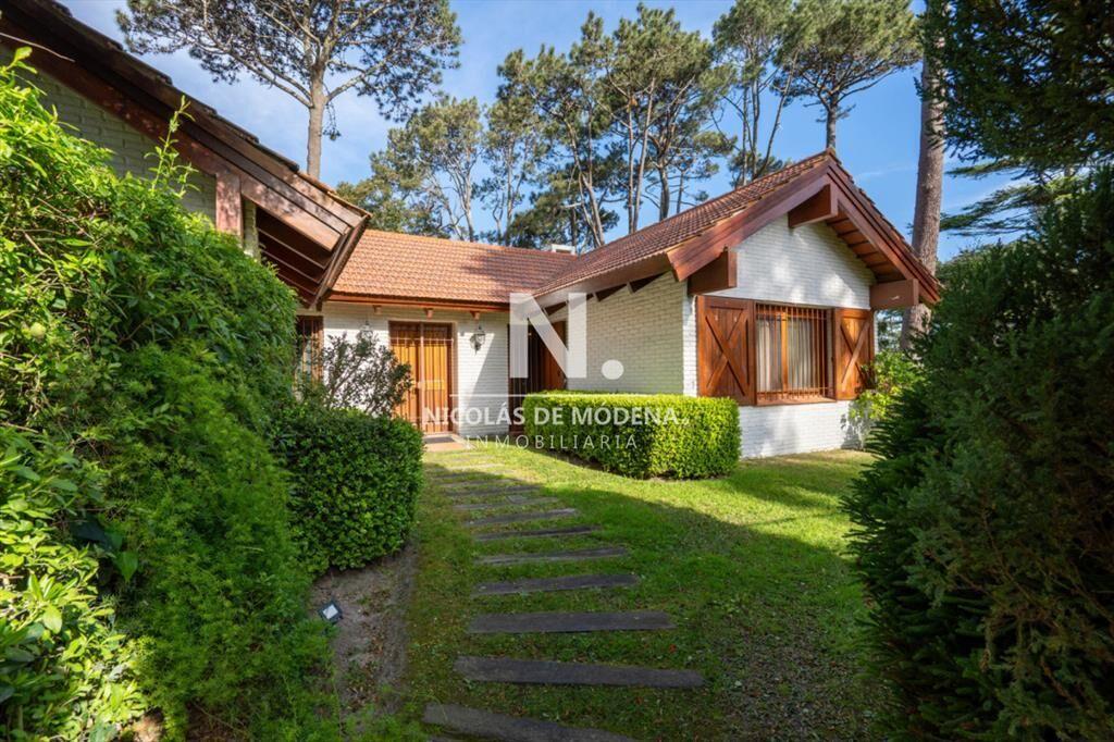 Vende casa de 3 dormitorios, con parrillero y piscina en Sa