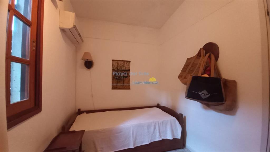Vende casa de 3 dormitorios (incluye depp), en 4