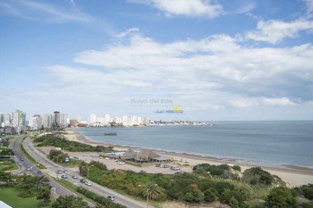 Departamento en venta con amplios ambientes, en