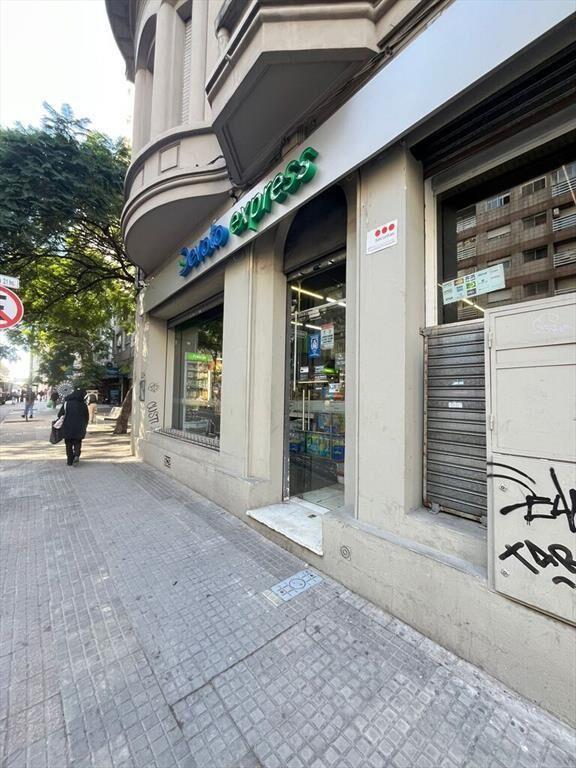 Venta local 18 de Julio con renta en Cordón