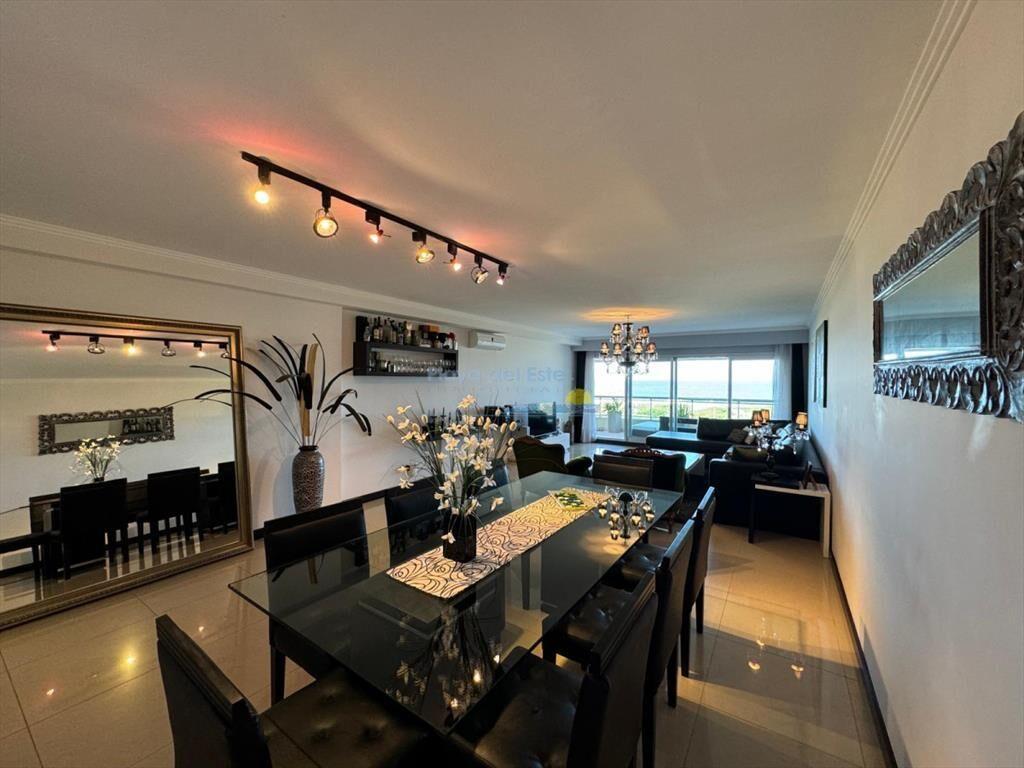Apartamento en venta de 4 dormitorios en Punta ,