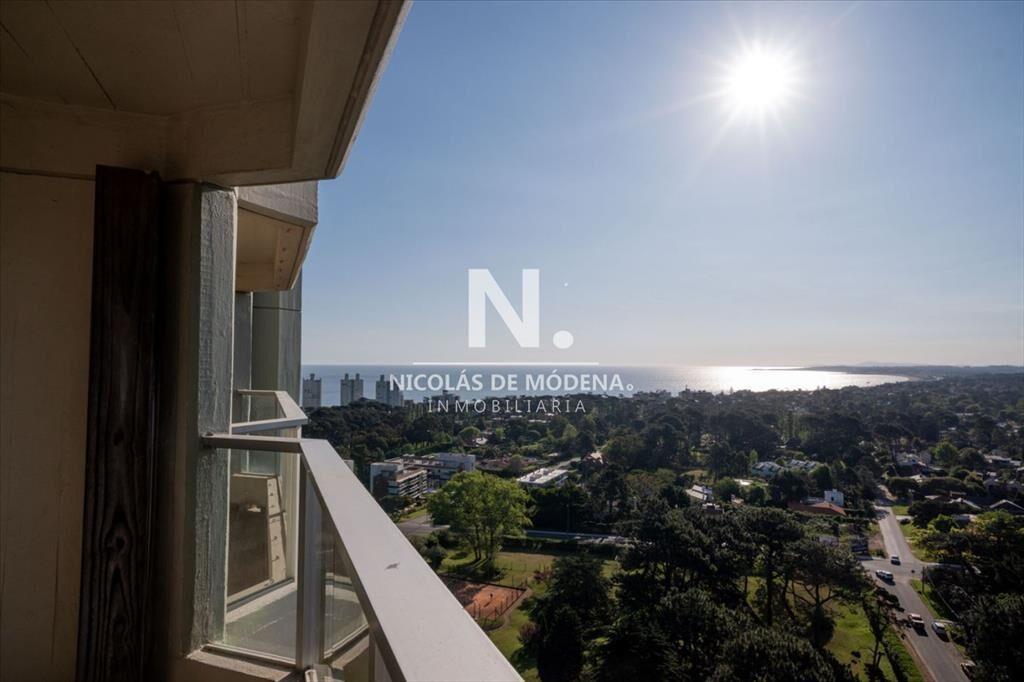 Vende apartamento en Roosevelt de 2 dormitorios,