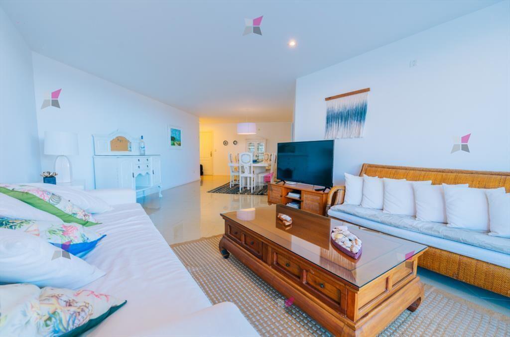 VENTA DE APARTAMENTO DE 3 DORMITORIOS Y SERVICIO